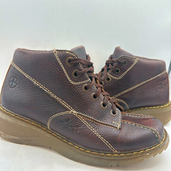 RARE Dr. Martens Vintage Daisy Floral Embossed Brown
Leather Ankle Boots WM SZ 9 - Picture 12 of 12